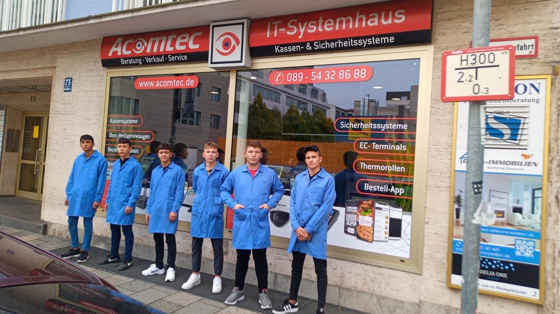 Münih'te Staj Gören Öğrencilerimiz Sertifika Aldı
